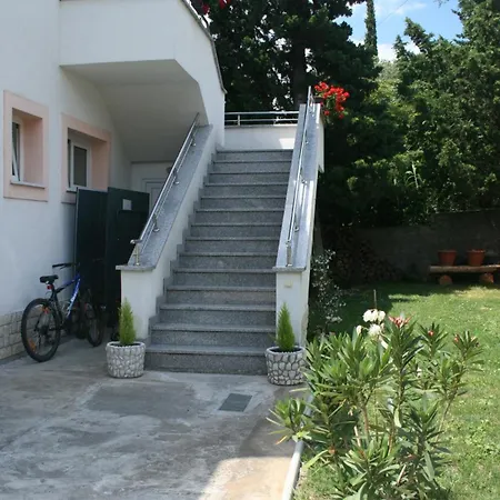 Studio 5534b Apartment *